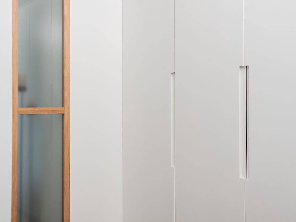 Ankleide mit raumhohem Einbauschrank